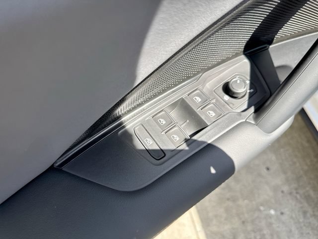 New 2026 Volkswagen Tiguan SE R-Line FWD image 15