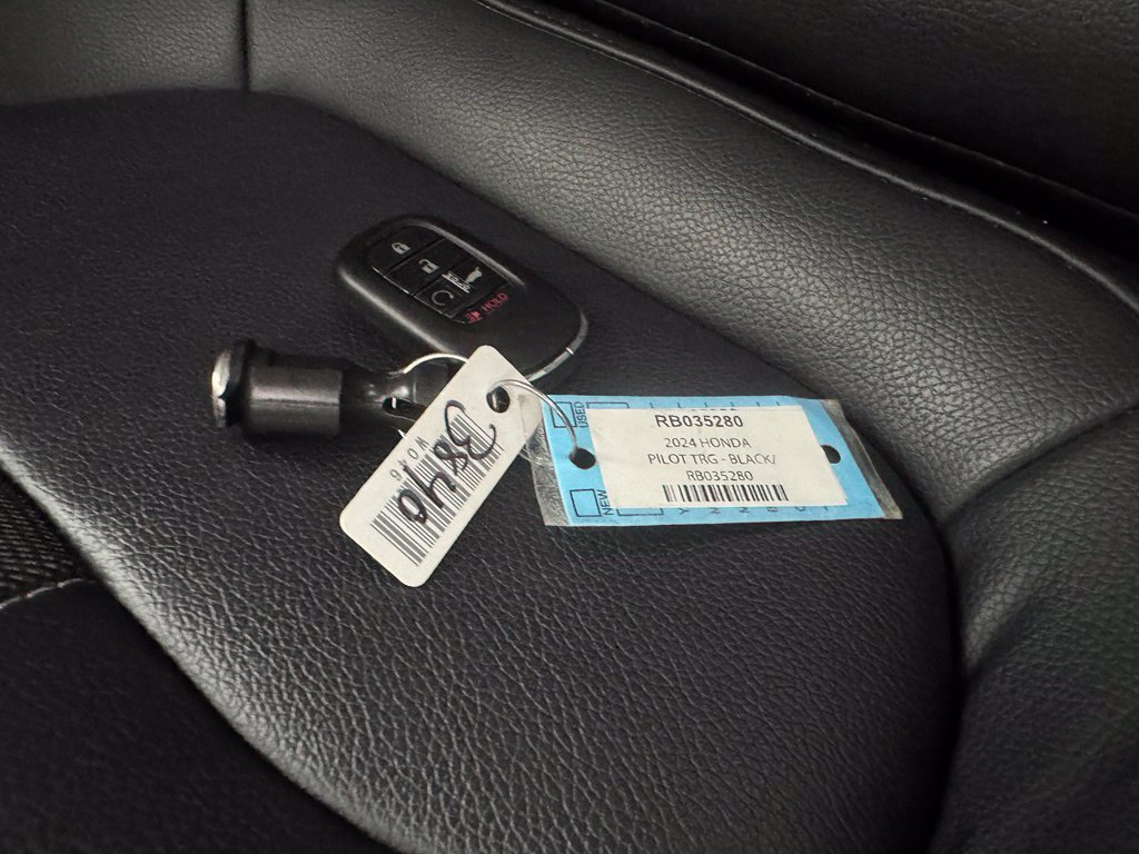 Certified 2024 Honda Pilot Touring image 29