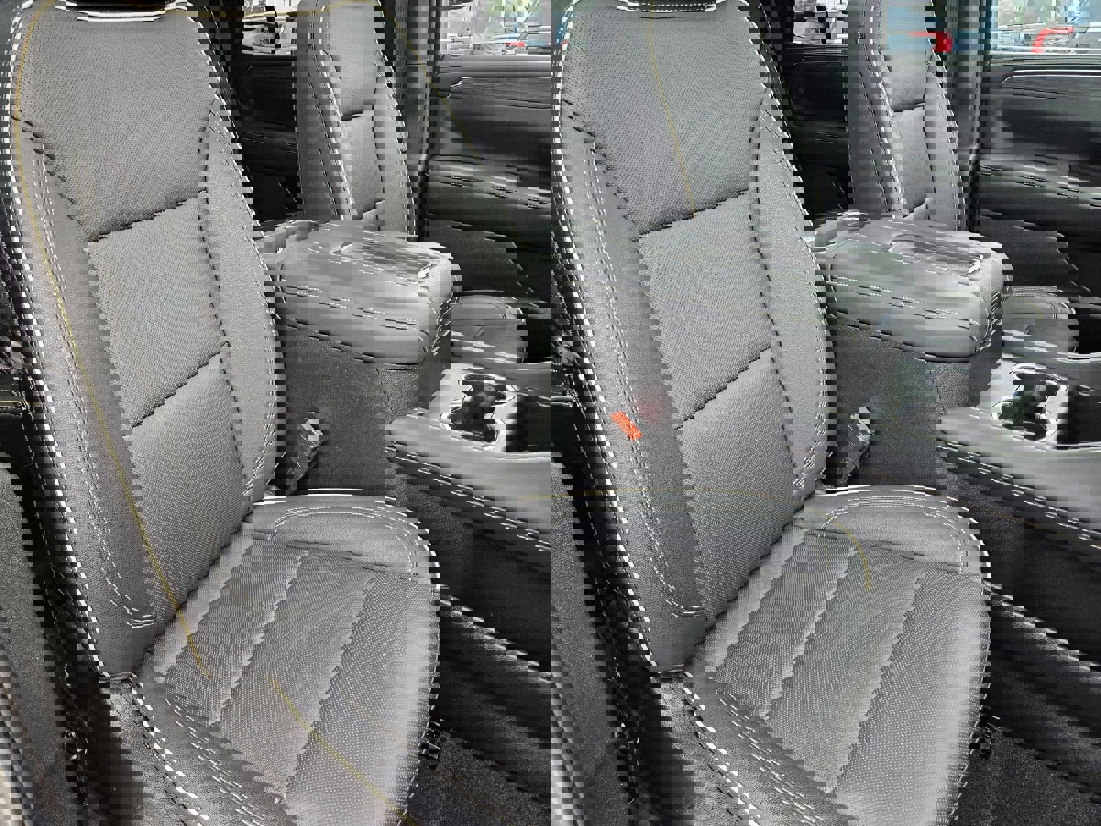 Used 2022 GMC Yukon SLT w/ SLT Luxury Package image 32