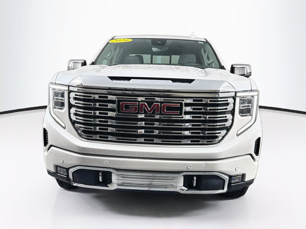 Used 2024 GMC Sierra 1500 Denali w/ Technology Package AWD/4WD image 2