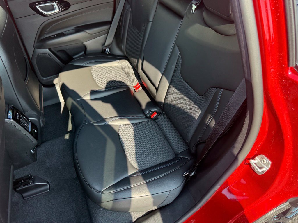 New 2026 Jeep Compass Latitude AWD/4WD image 32