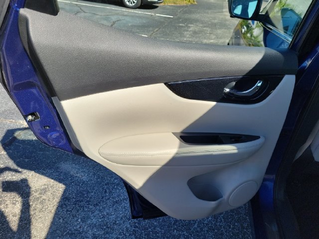 Used 2022 Nissan Rogue Sport SL FWD image 14