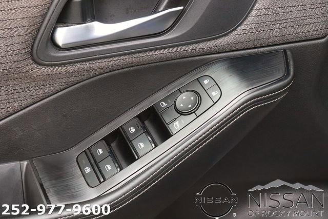 Used 2022 Nissan Rogue SV AWD/4WD image 10
