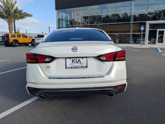 Used 2021 Nissan Altima 2.5 SR w/ SR Premium Package FWD image 4