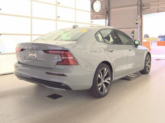Used 2025 Volvo S60 B5 Core image 4