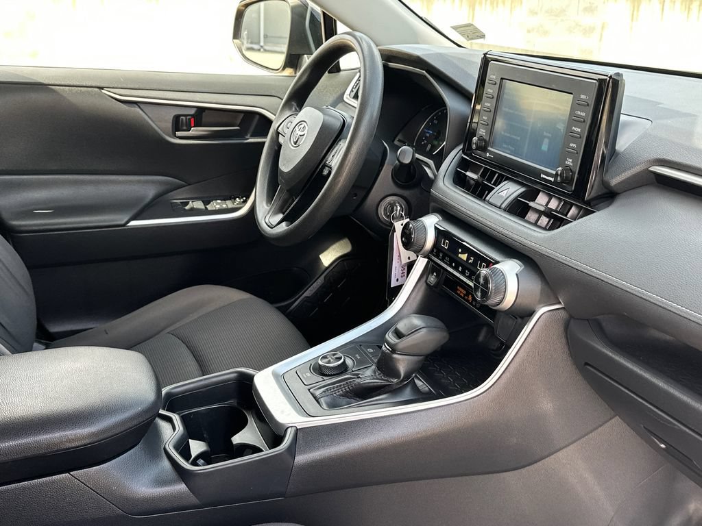 Used 2020 Toyota RAV4 LE AWD/4WD image 8