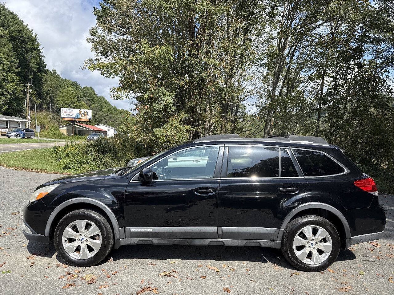 Used 2012 Subaru Outback 3.6R Limited w/ Popular Pkg 2 AWD/4WD image 2