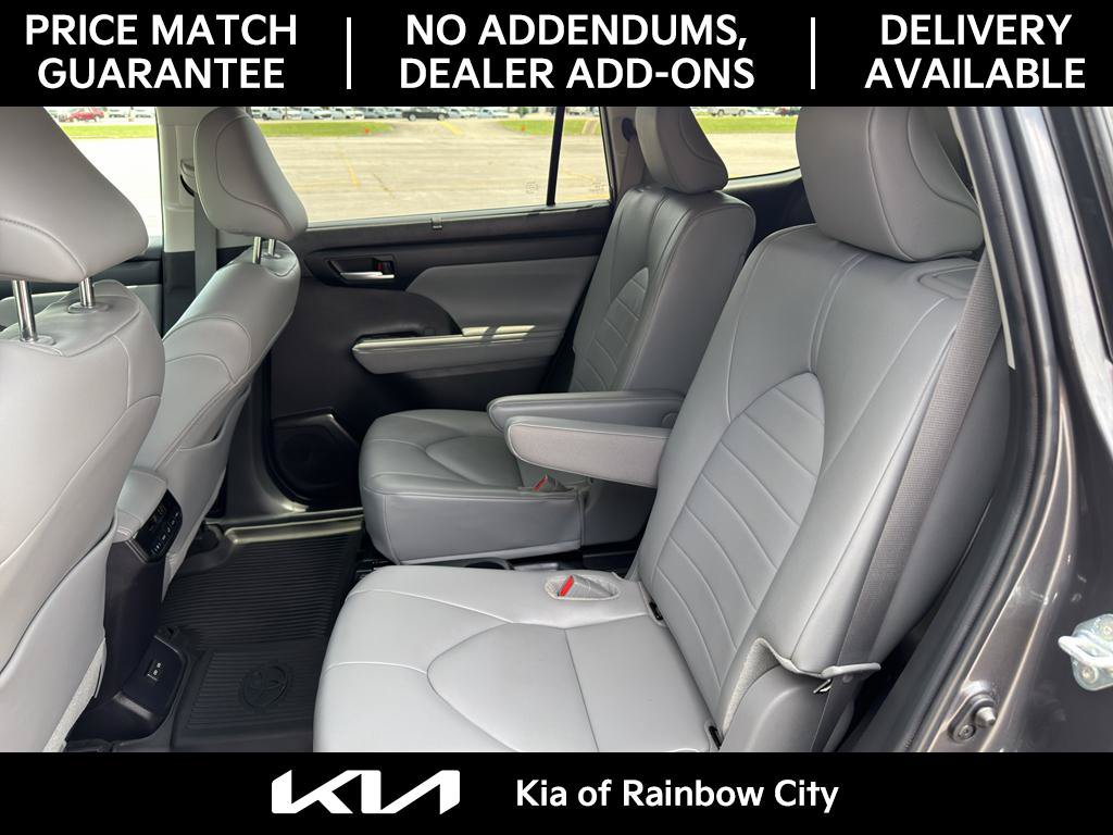 Used 2024 Toyota Highlander XLE FWD image 19