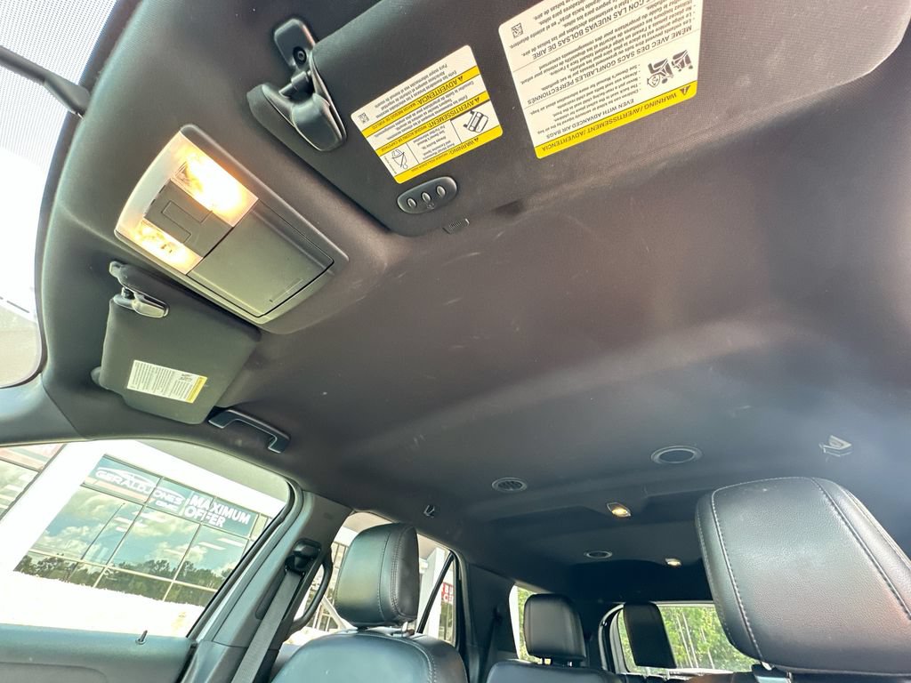 Used 2018 Ford Explorer XLT w/ Equipment Group 202A FWD image 11