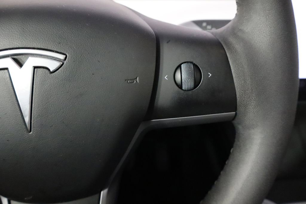 Used 2024 Tesla Model Y Long Range RWD image 16