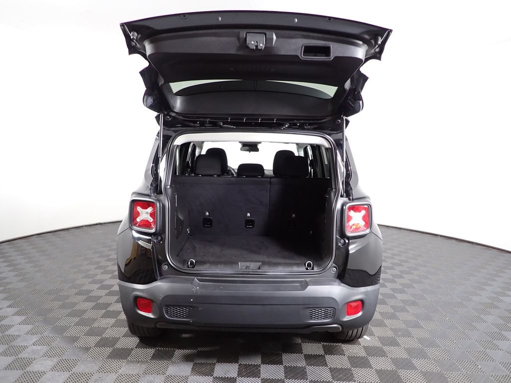 Used 2023 Jeep Renegade Latitude AWD/4WD image 16