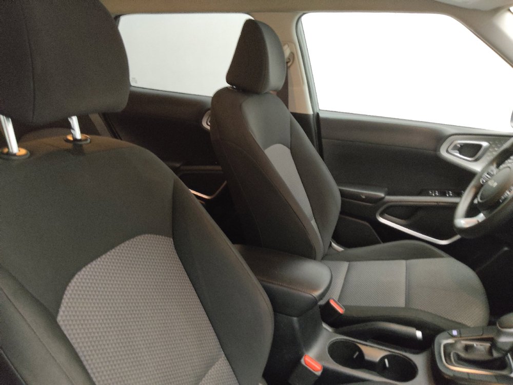 Used 2023 Kia Soul LX w/ LX Technology Package FWD image 21