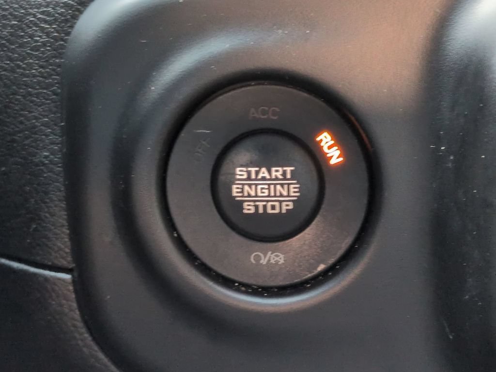 Used 2022 Jeep Wrangler Sport AWD/4WD image 25