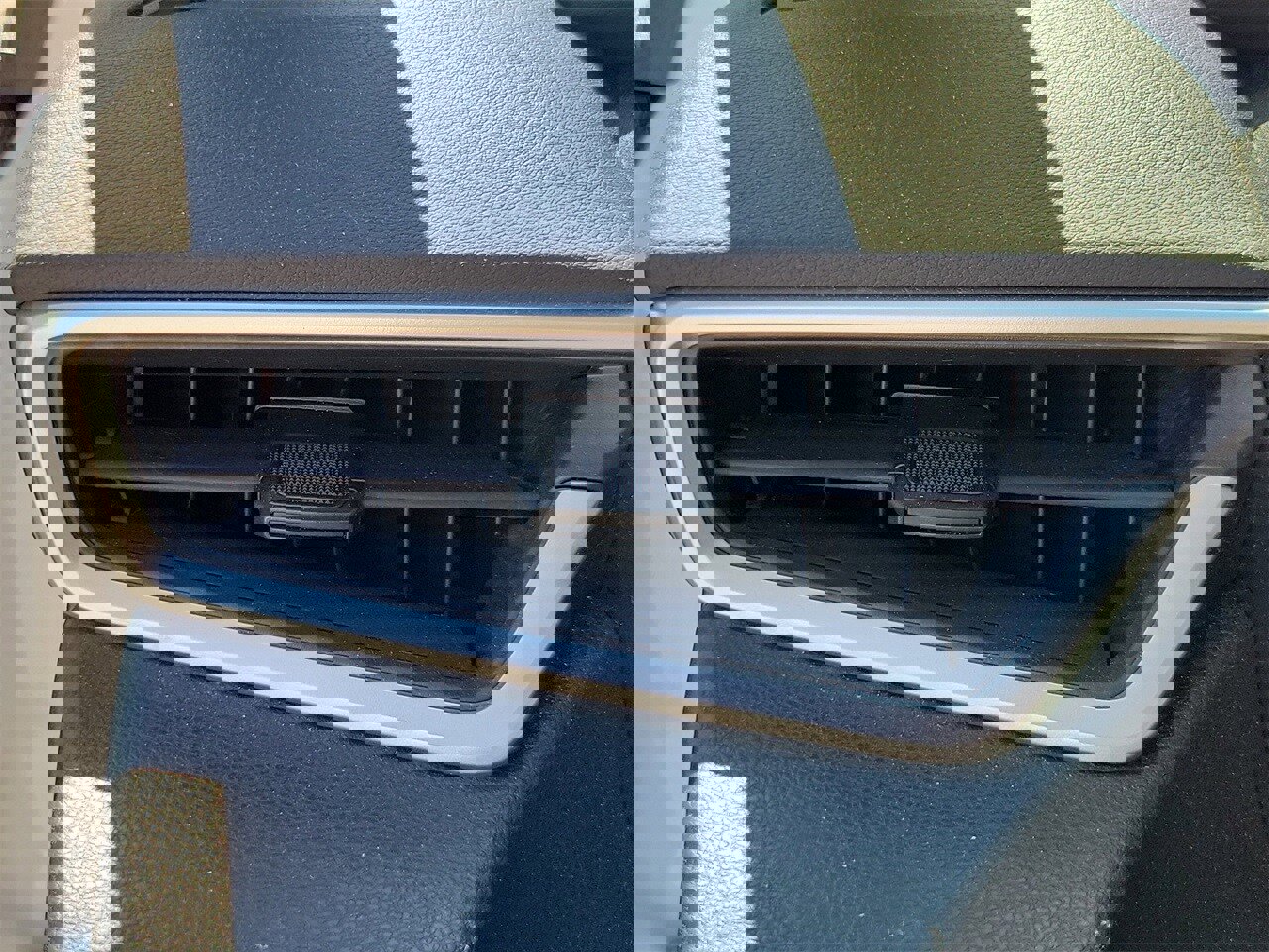 Used 2024 Toyota Corolla LE image 30