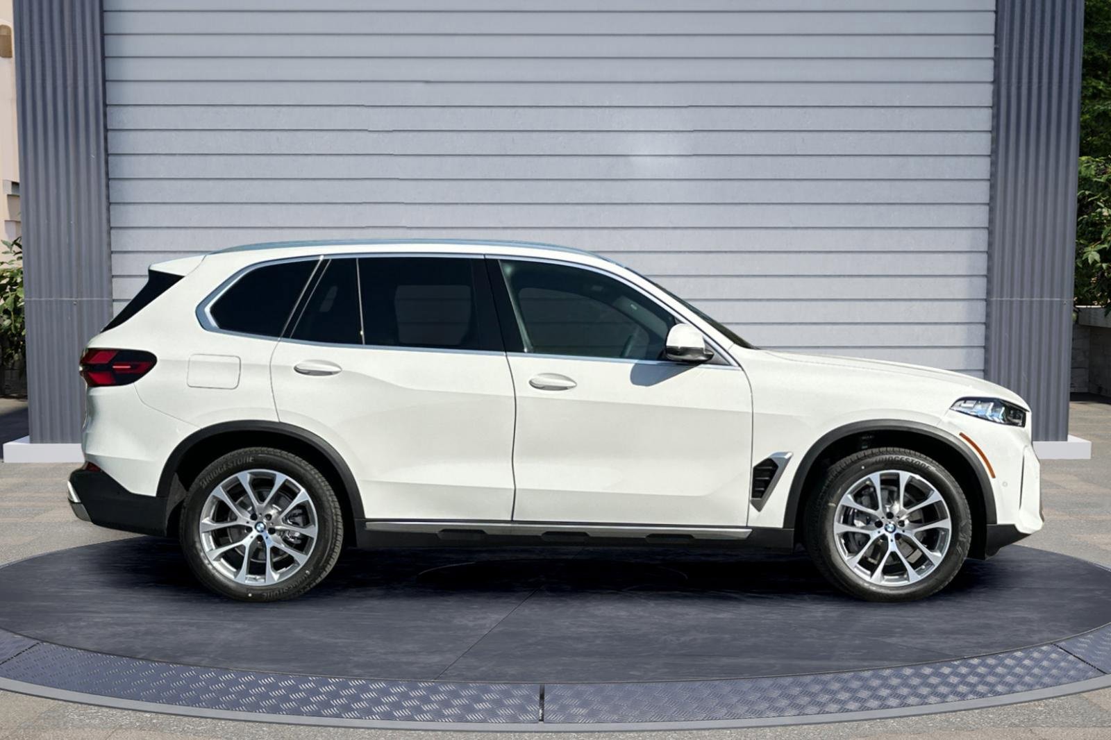 New 2026 BMW X5 xDrive40i w/ Premium Package image 3