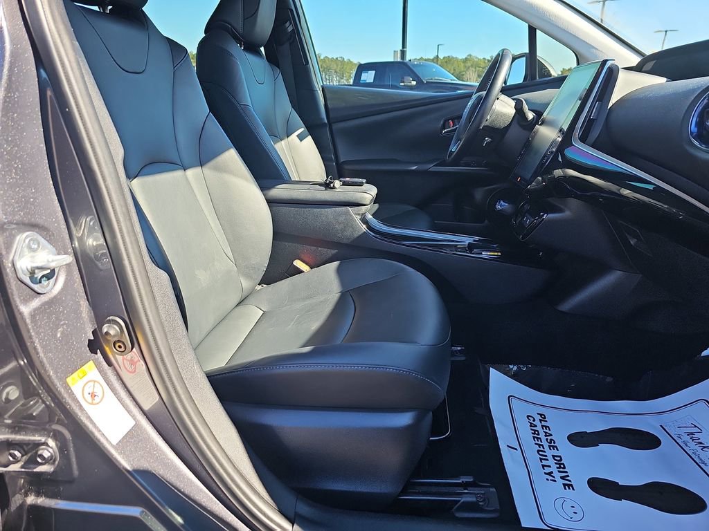 Used 2022 Toyota Prius Limited FWD image 11