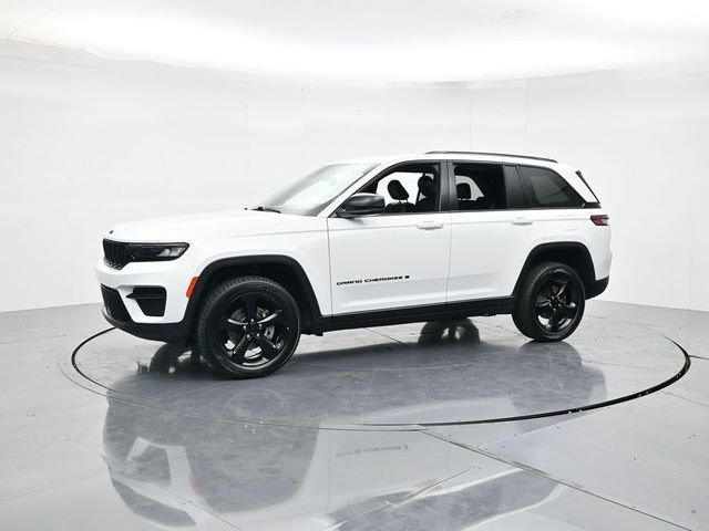 Used 2023 Jeep Grand Cherokee Altitude image 5