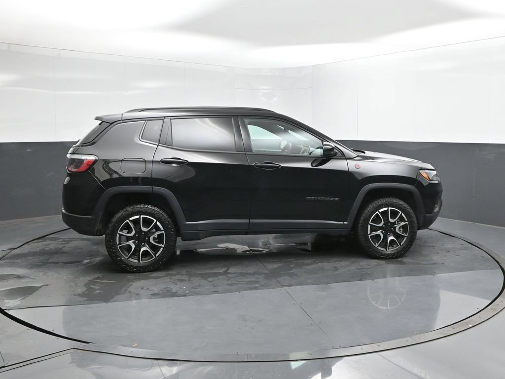 Used 2024 Jeep Compass Trailhawk AWD/4WD image 11
