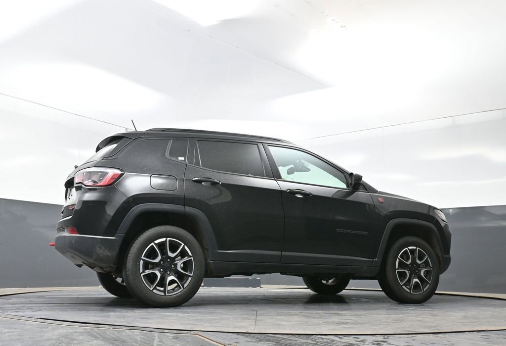 Used 2024 Jeep Compass Trailhawk AWD/4WD image 23