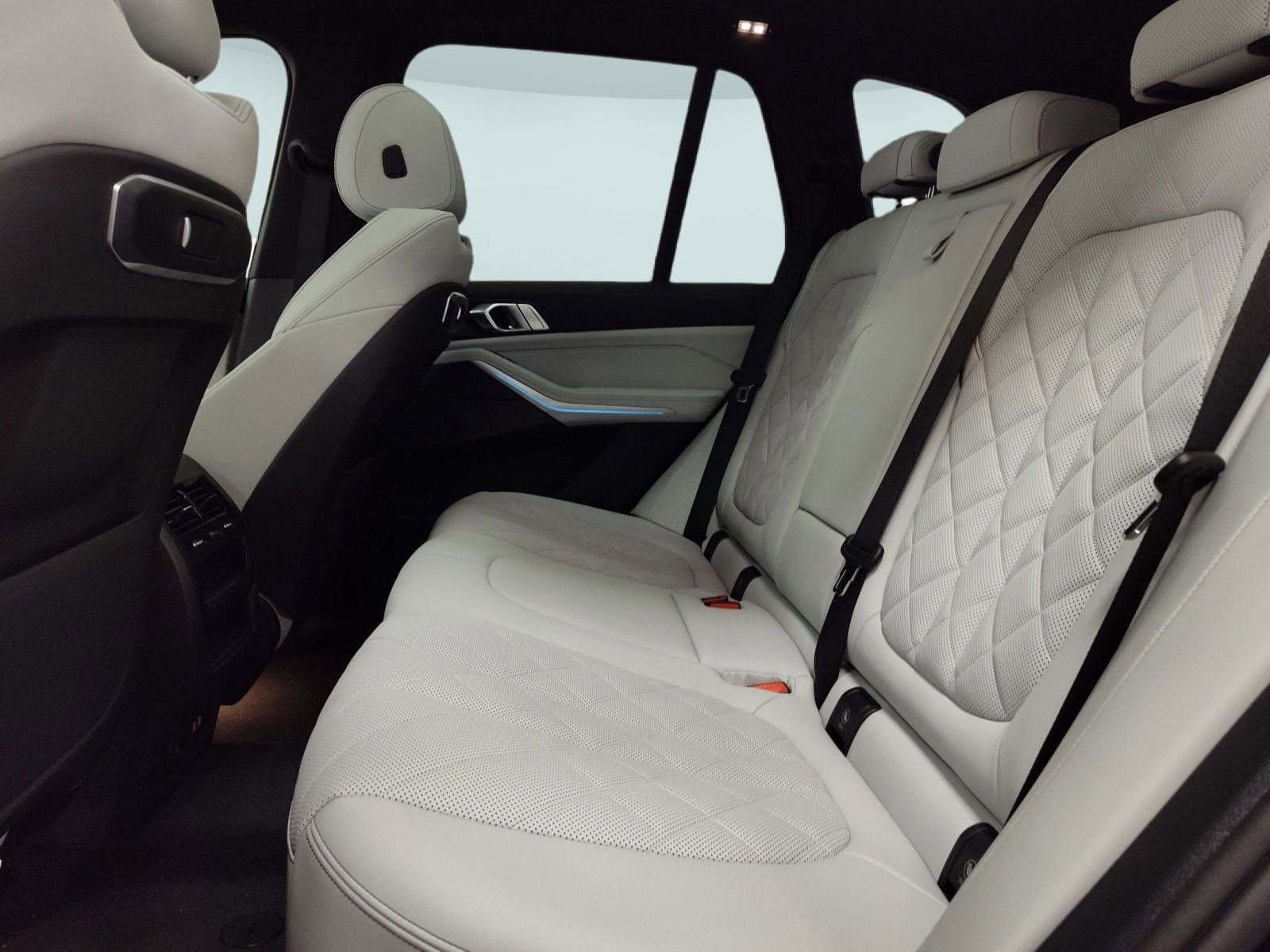 Used 2026 BMW X5 xDrive50e w/ M Sport Package image 22