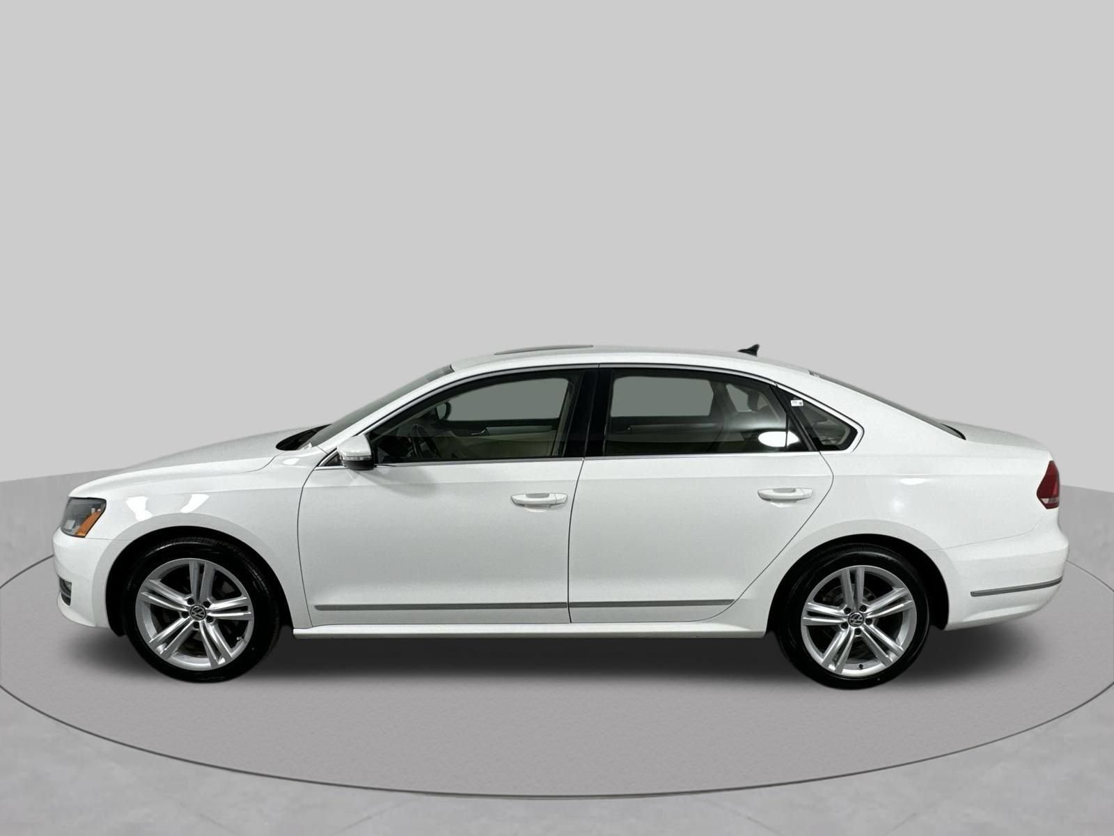Used 2012 Volkswagen Passat TDI SE FWD image 28