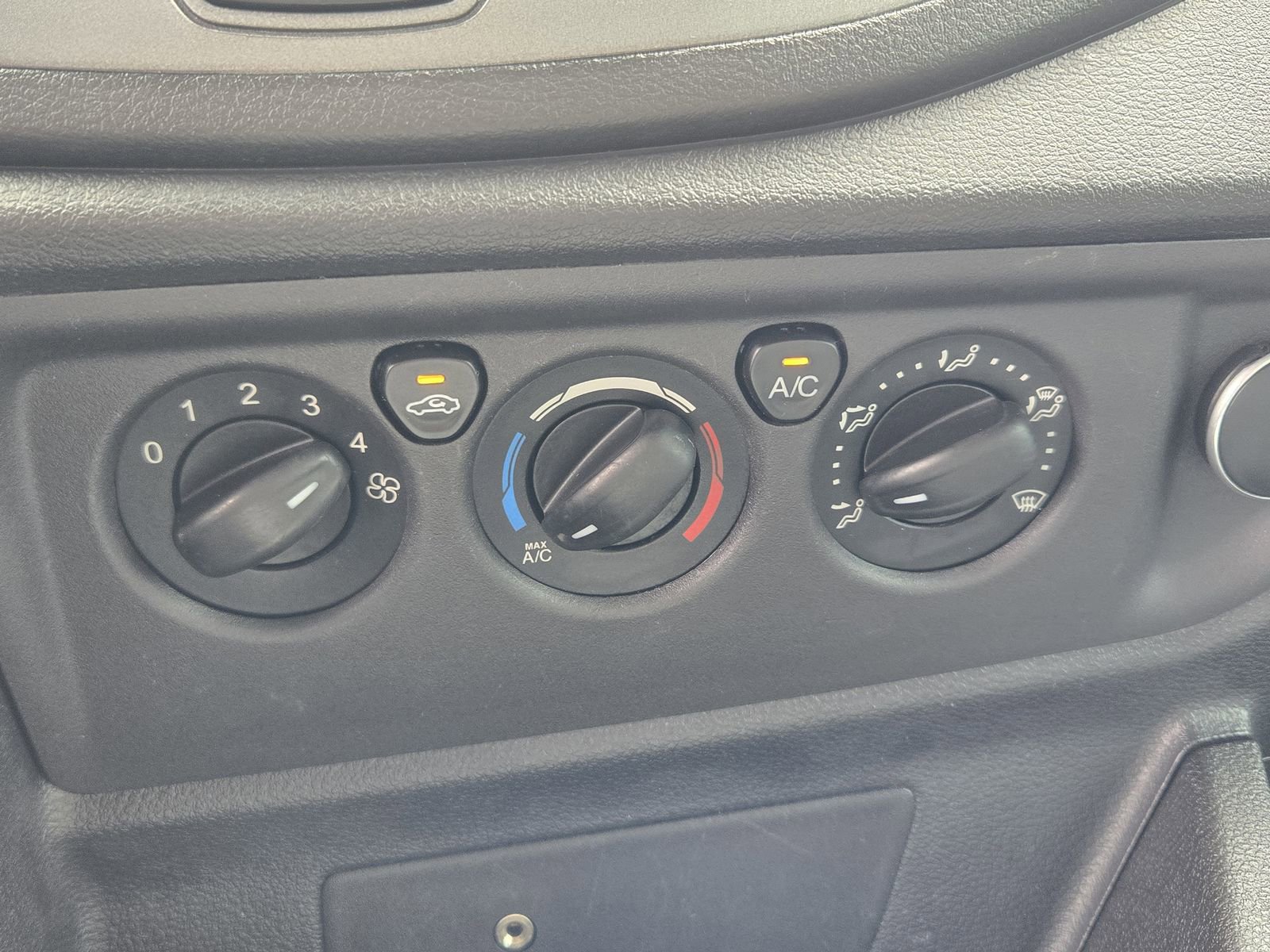 Used 2017 Ford Transit 250 148 Medium Roof image 18