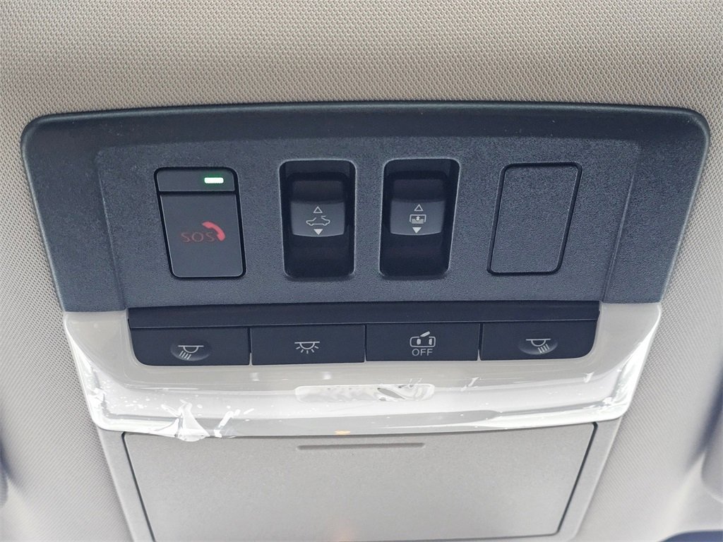 New 2025 Nissan Pathfinder SV w/ SV Premium Package image 17