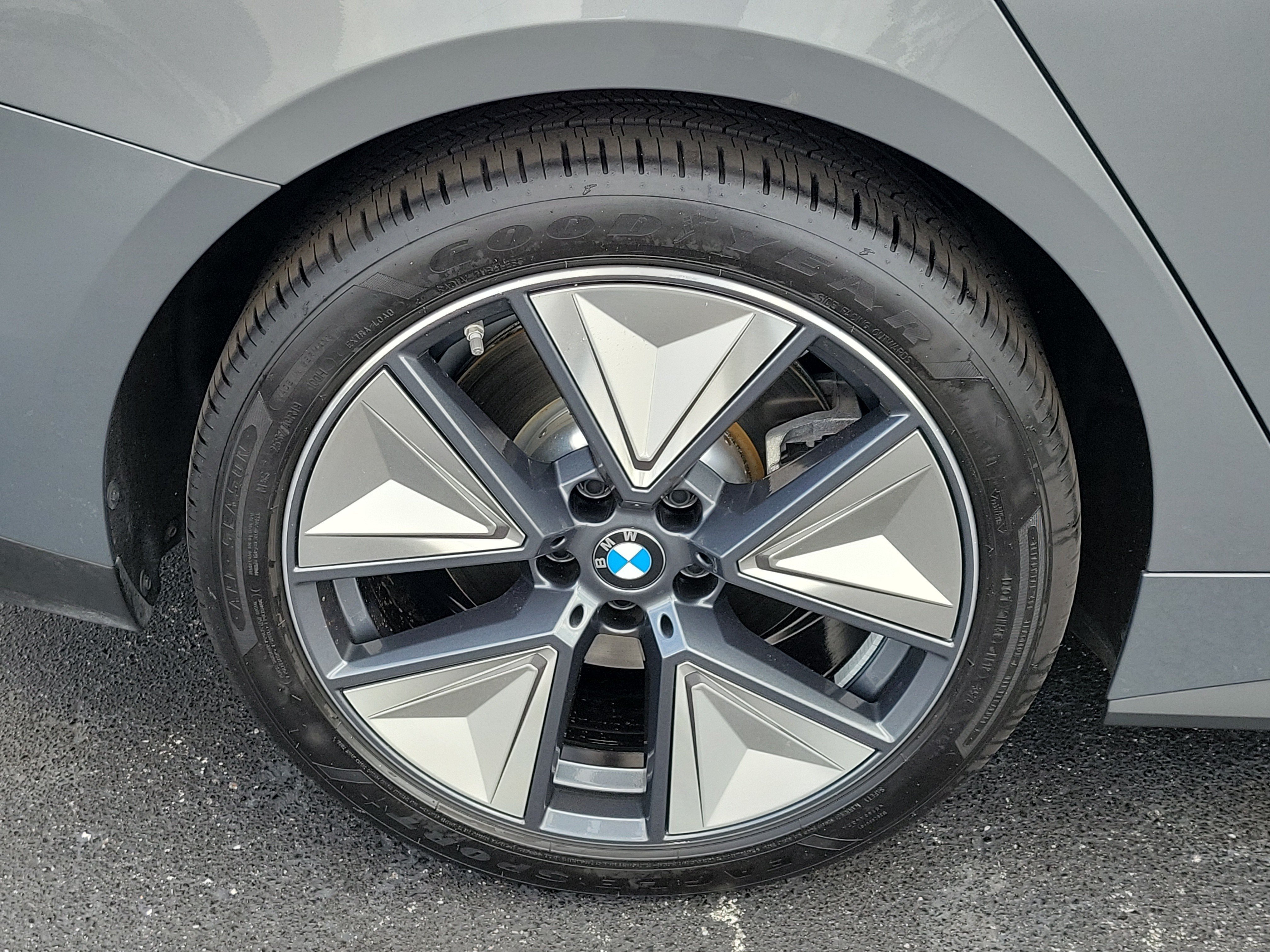 Used 2025 BMW i4 eDrive40 RWD image 7