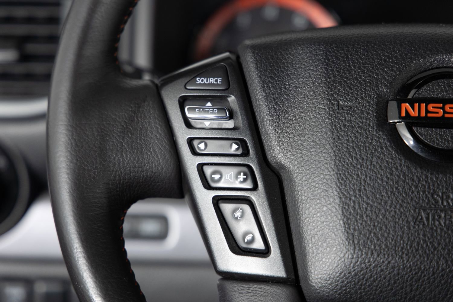 Used 2021 Nissan Titan PRO-4X w/ Pro-4x Convenience Package image 30