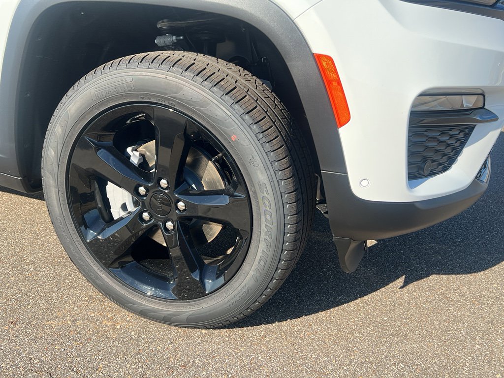 New 2025 Jeep Grand Cherokee Limited w/ Luxury Tech Group II AWD/4WD image 3