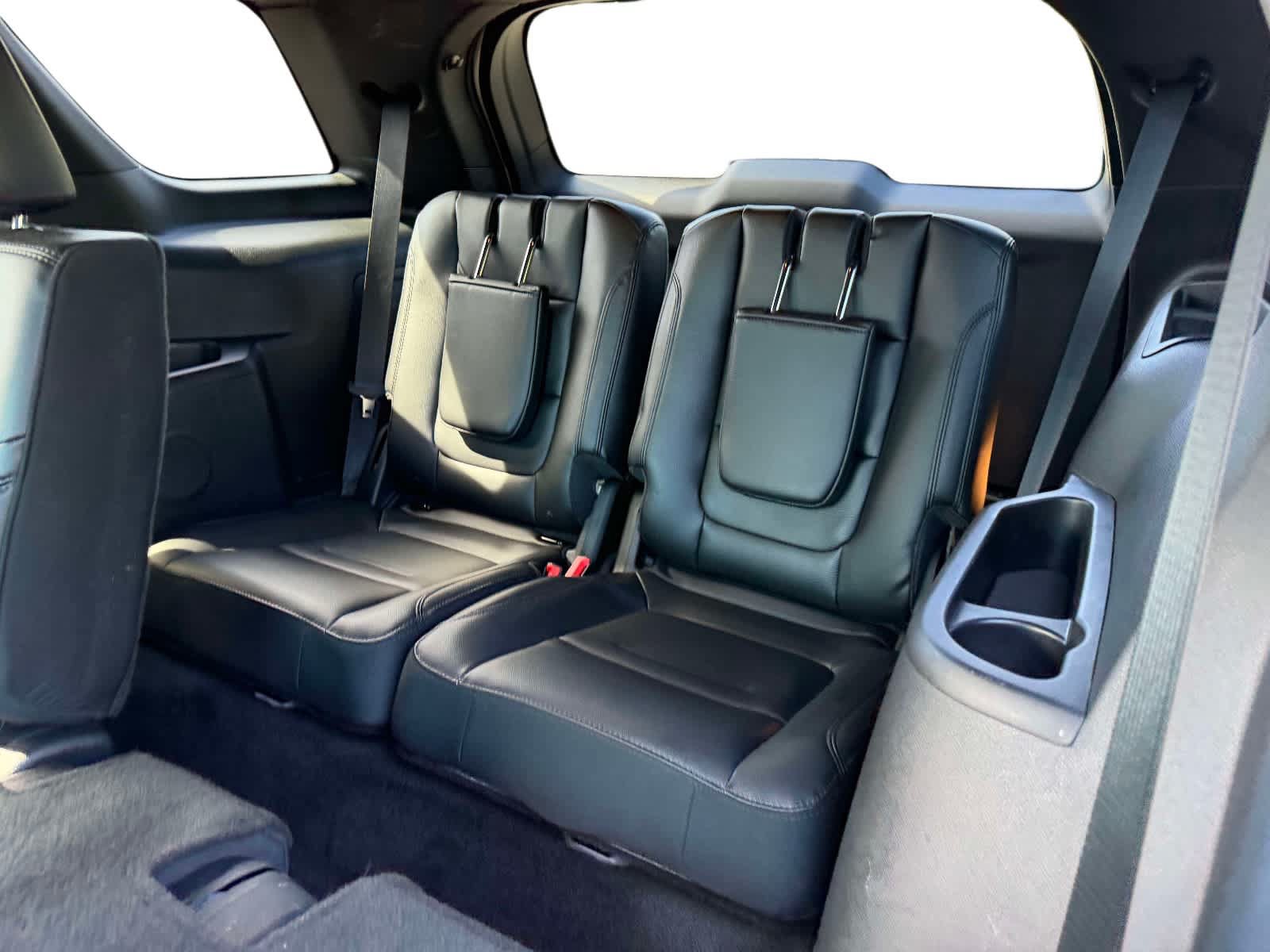 Used 2017 Ford Explorer XLT w/ Equipment Group 202A AWD/4WD image 12