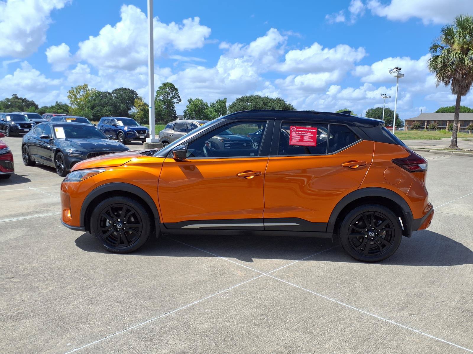 Used 2023 Nissan Kicks SR w/ SR Premium Package FWD image 4