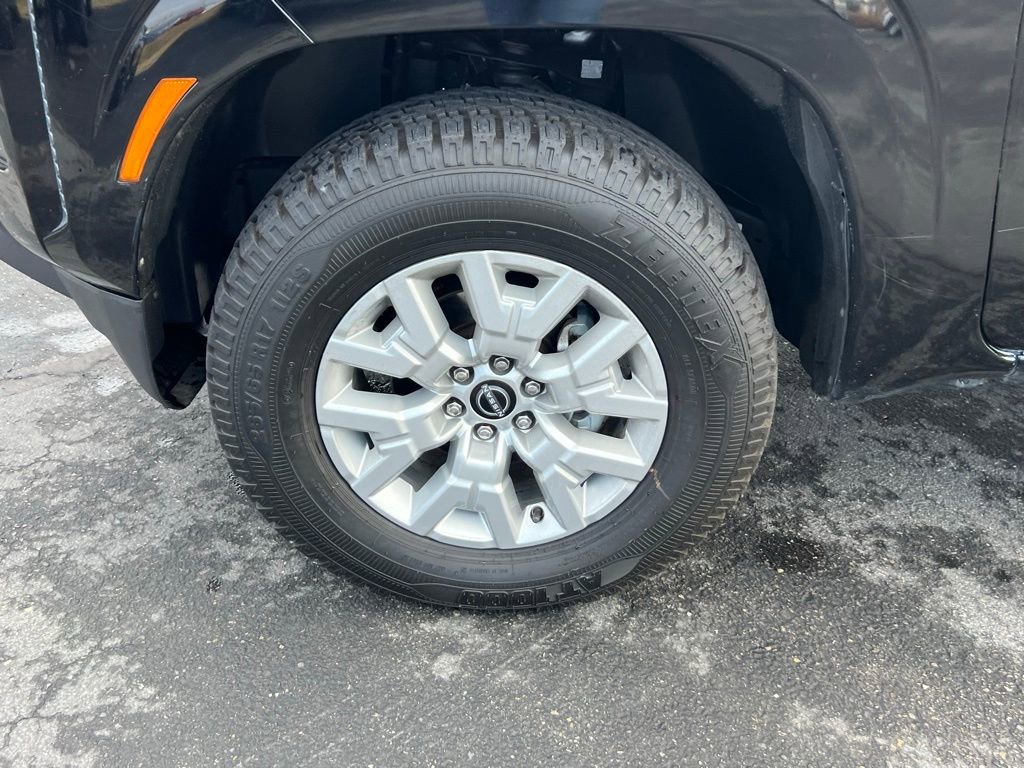 Used 2023 Nissan Frontier SV image 12
