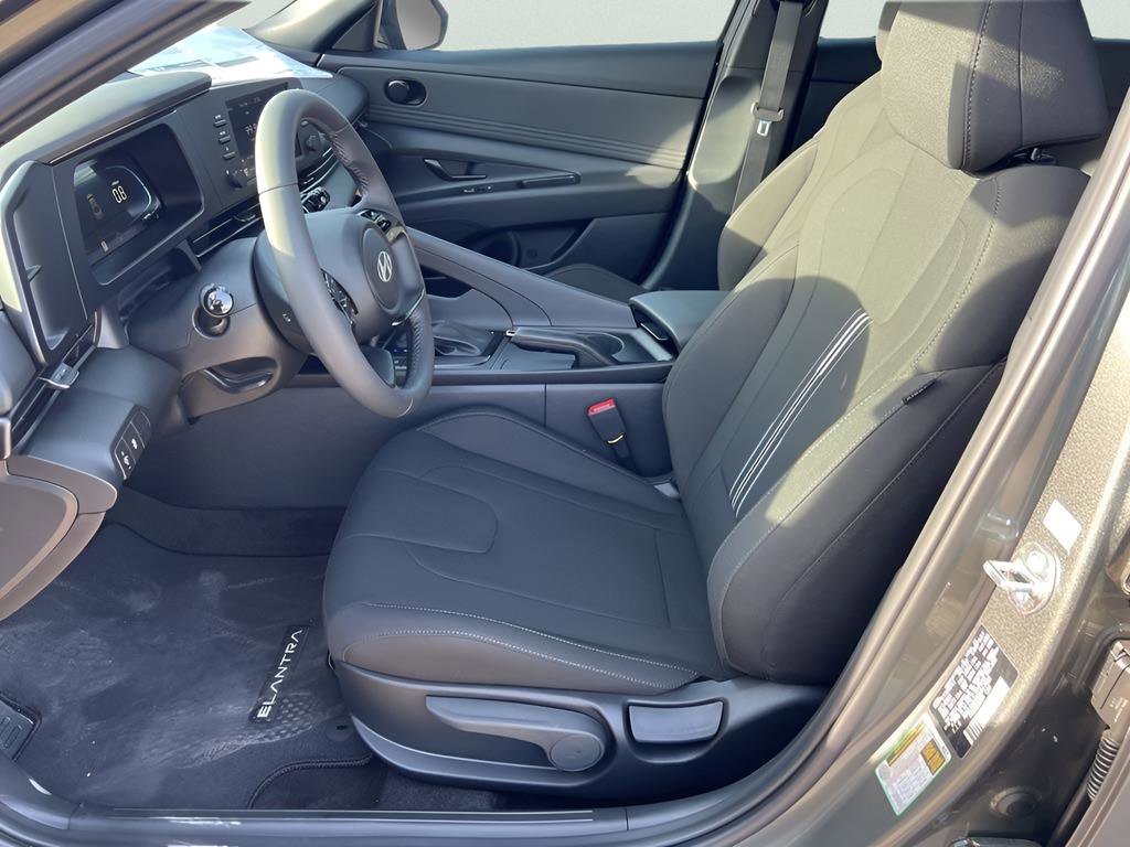 Used 2025 Hyundai Elantra Sport FWD image 13