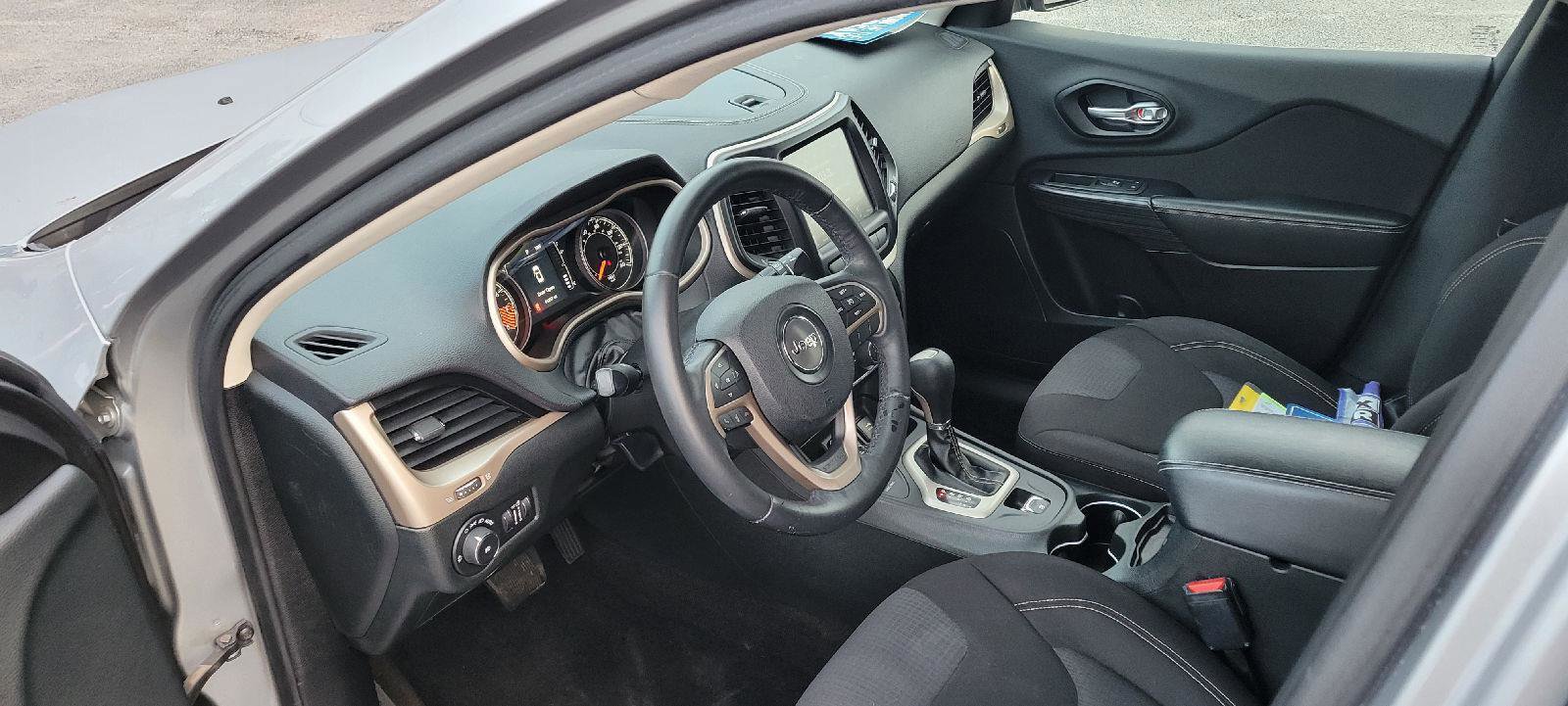 Used 2015 Jeep Cherokee Latitude image 5