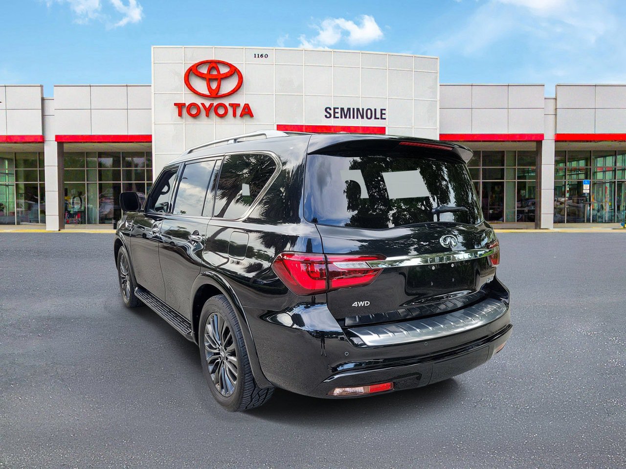 Used 2023 INFINITI QX80 Sensory w/ Cargo Package AWD/4WD image 4