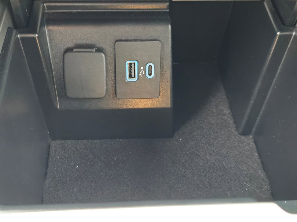 Used 2023 Ford Explorer Limited image 31