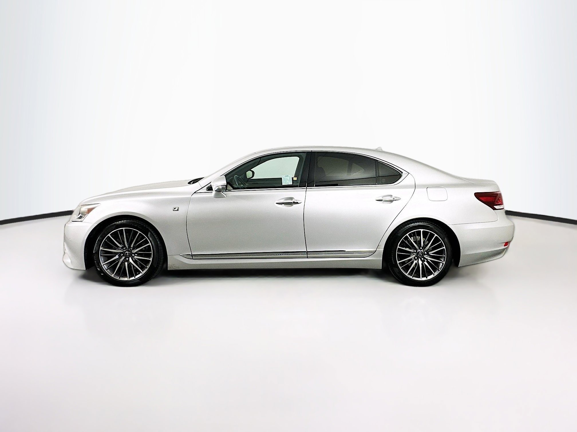 Used 2013 Lexus LS 460 w/ F-Sport Pkg RWD image 4