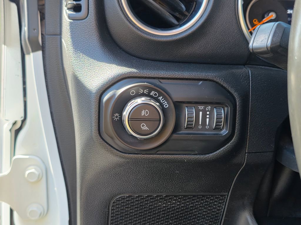 Used 2020 Jeep Gladiator Overland AWD/4WD image 15