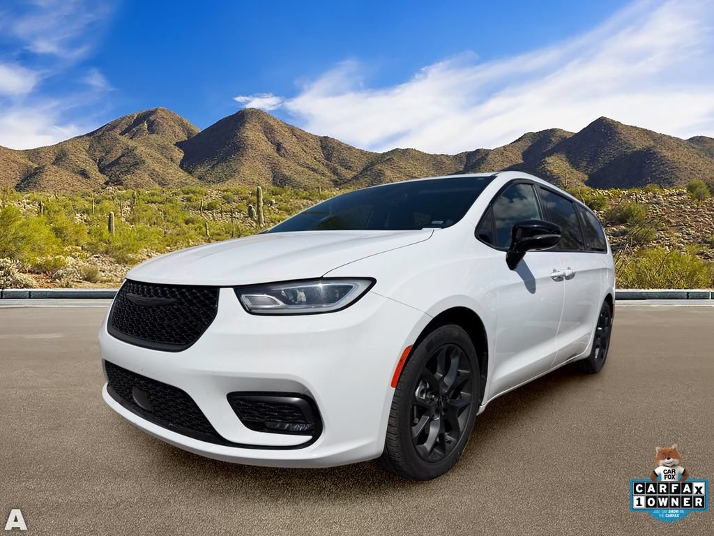 Used 2025 Chrysler Pacifica Limited FWD image 2