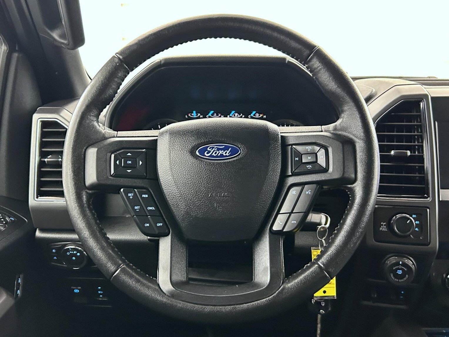 Used 2020 Ford F150 XLT w/ Equipment Group 302A Luxury AWD/4WD image 11