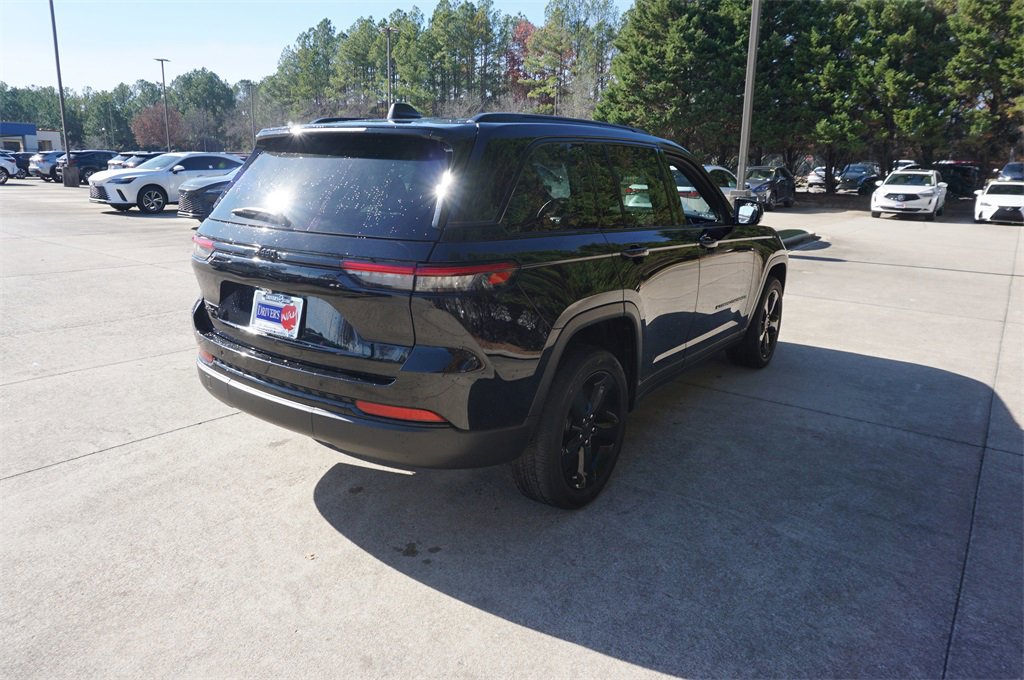 Used 2022 Jeep Grand Cherokee Altitude image 24