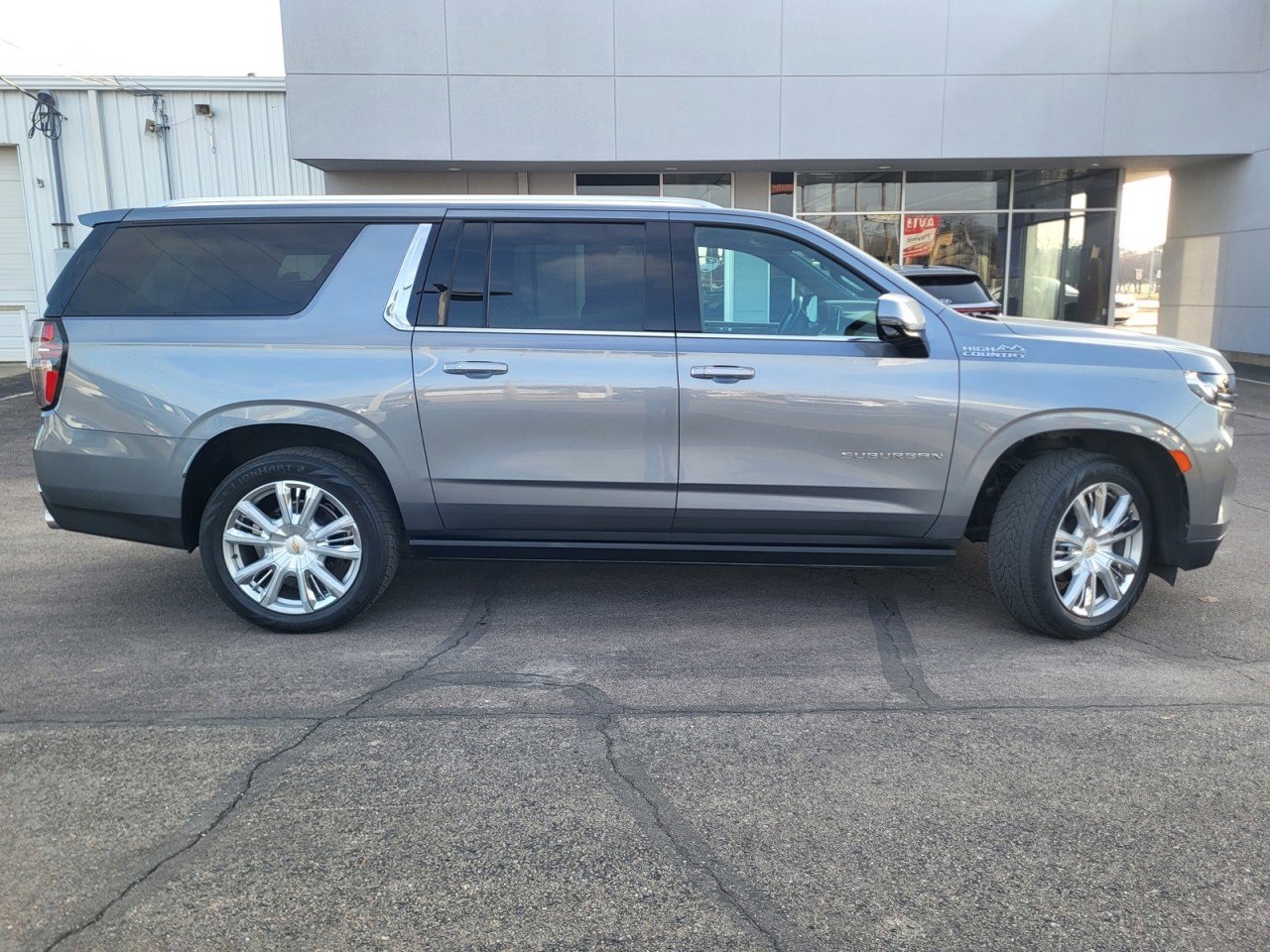 Used 2021 Chevrolet Suburban High Country w/ Premium Package image 27