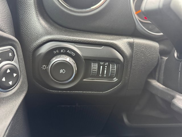 Used 2021 Jeep Wrangler Unlimited Sahara image 22