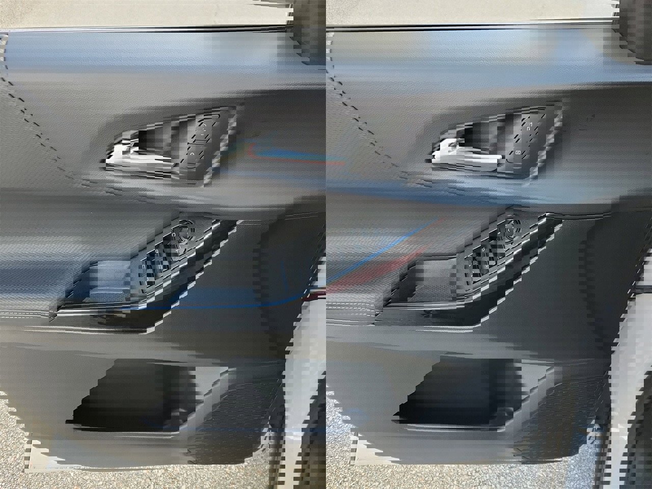 Used 2025 Chevrolet Equinox LT image 12