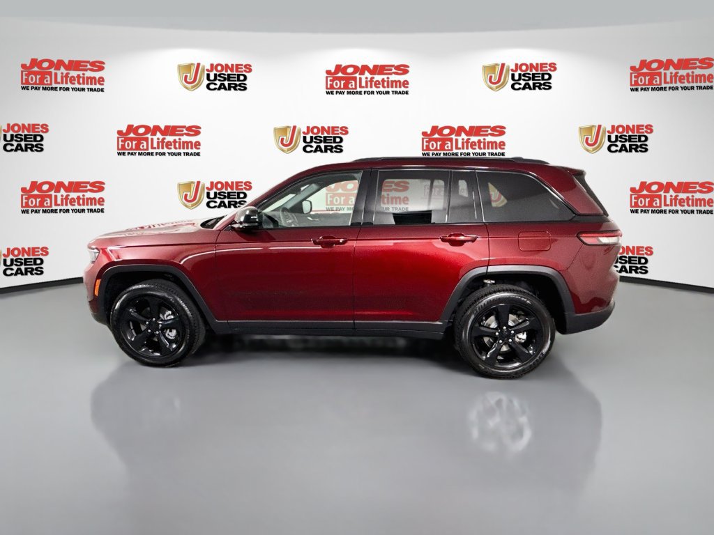 Used 2025 Jeep Grand Cherokee Altitude AWD/4WD image 13