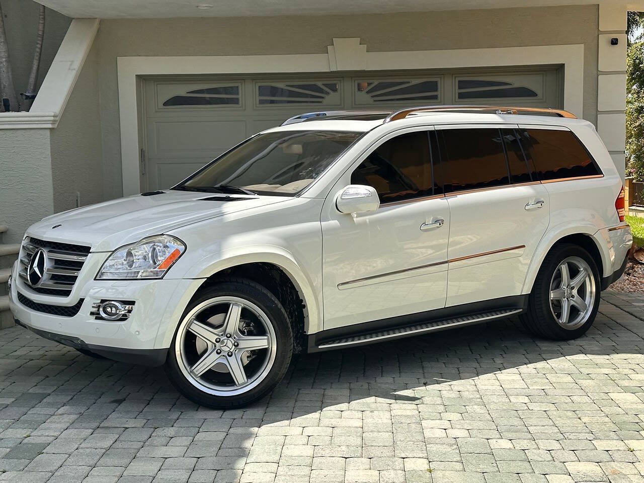 Used 2009 Mercedes-Benz GL 550 4MATIC image 4
