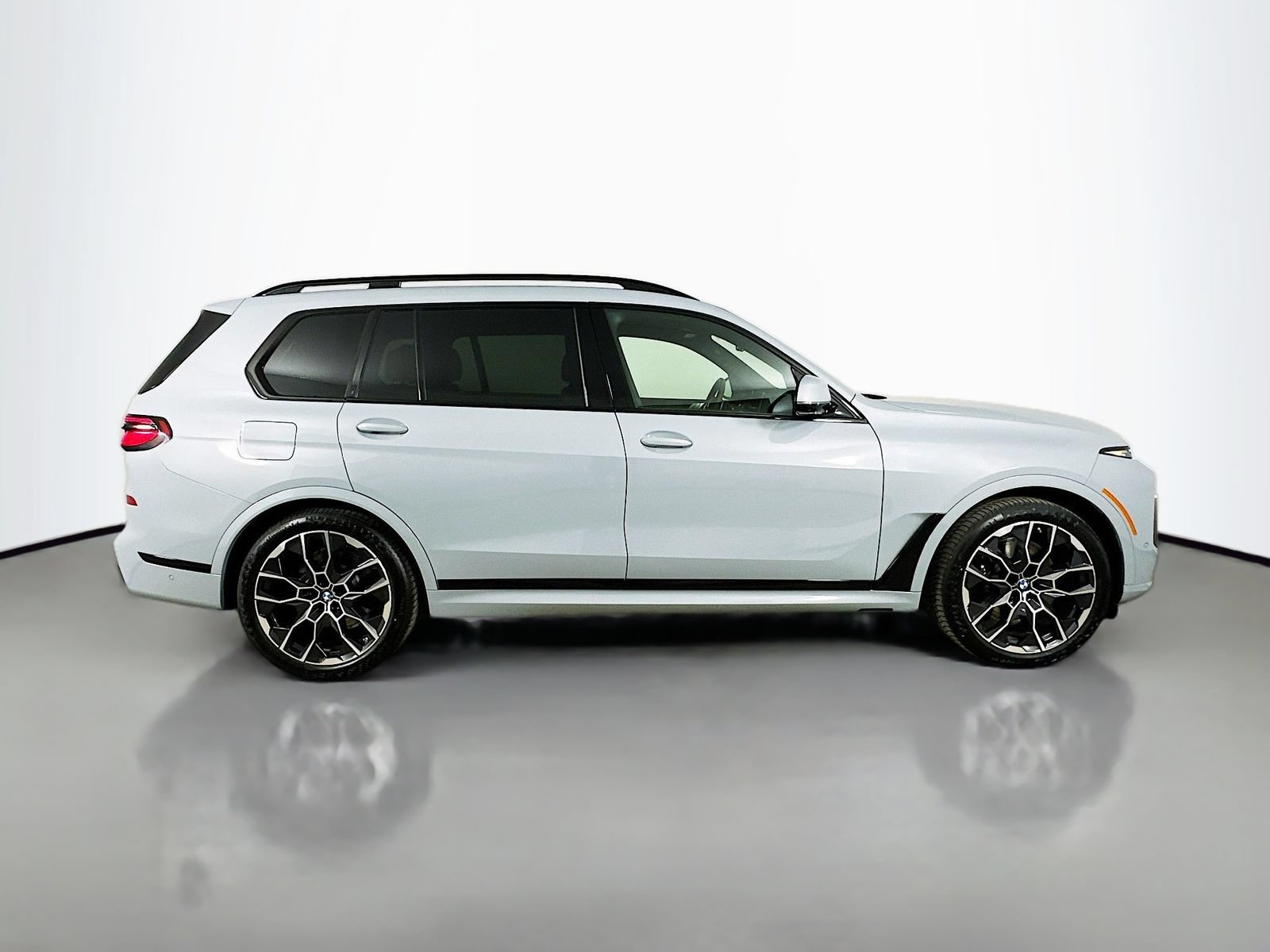 New 2027 BMW X7 xDrive40i w/ Executive Package AWD/4WD image 4
