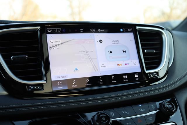 New 2026 Chrysler Pacifica Limited image 15