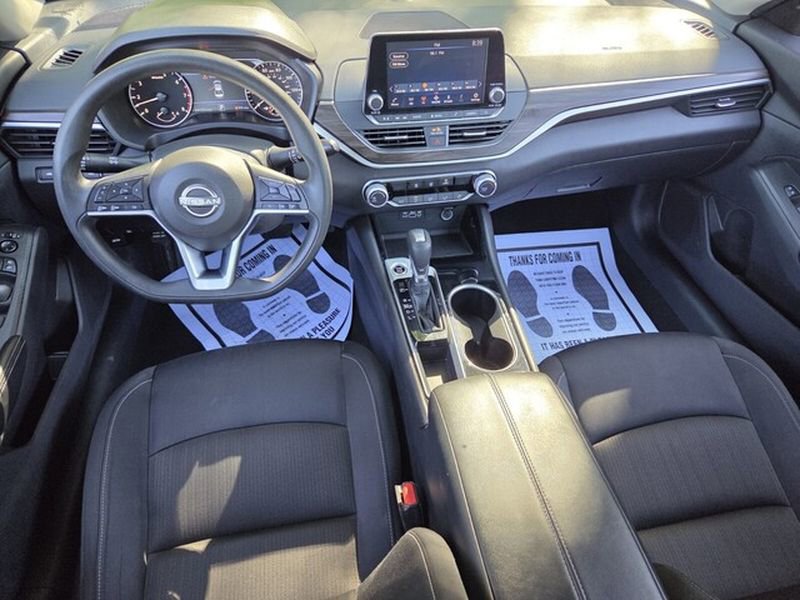 Used 2024 Nissan Altima 2.5 SV FWD image 9